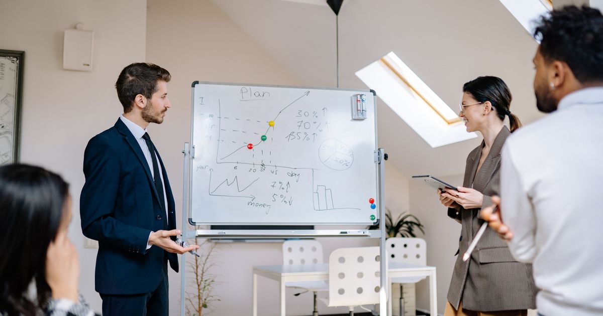 How to build an outbound sales team – cover image